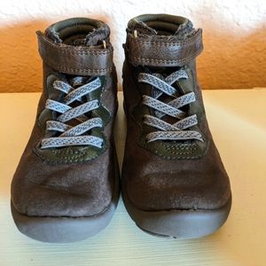 Oshkosh toddler boy boots, Size 9
